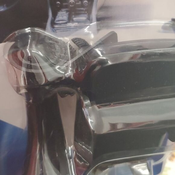 In Car Universal Mount for Smartphone - Picture 4 of 4